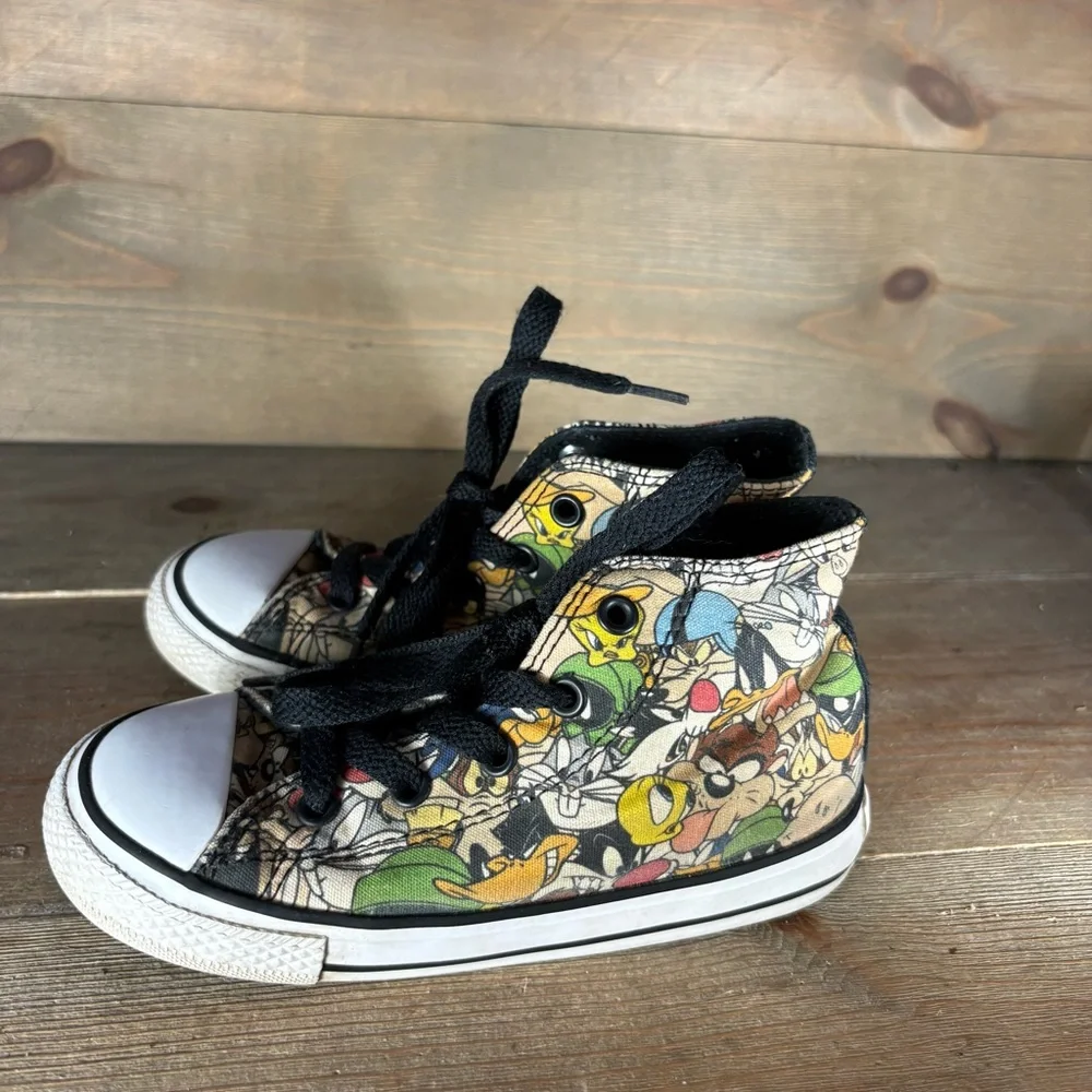 converse all star chuck taylor kids youth size 10 shoes looney tunes sneakers